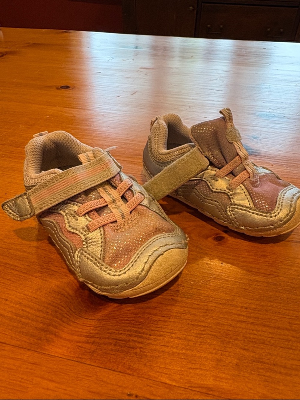 Stride rite- 4W toddler shoes